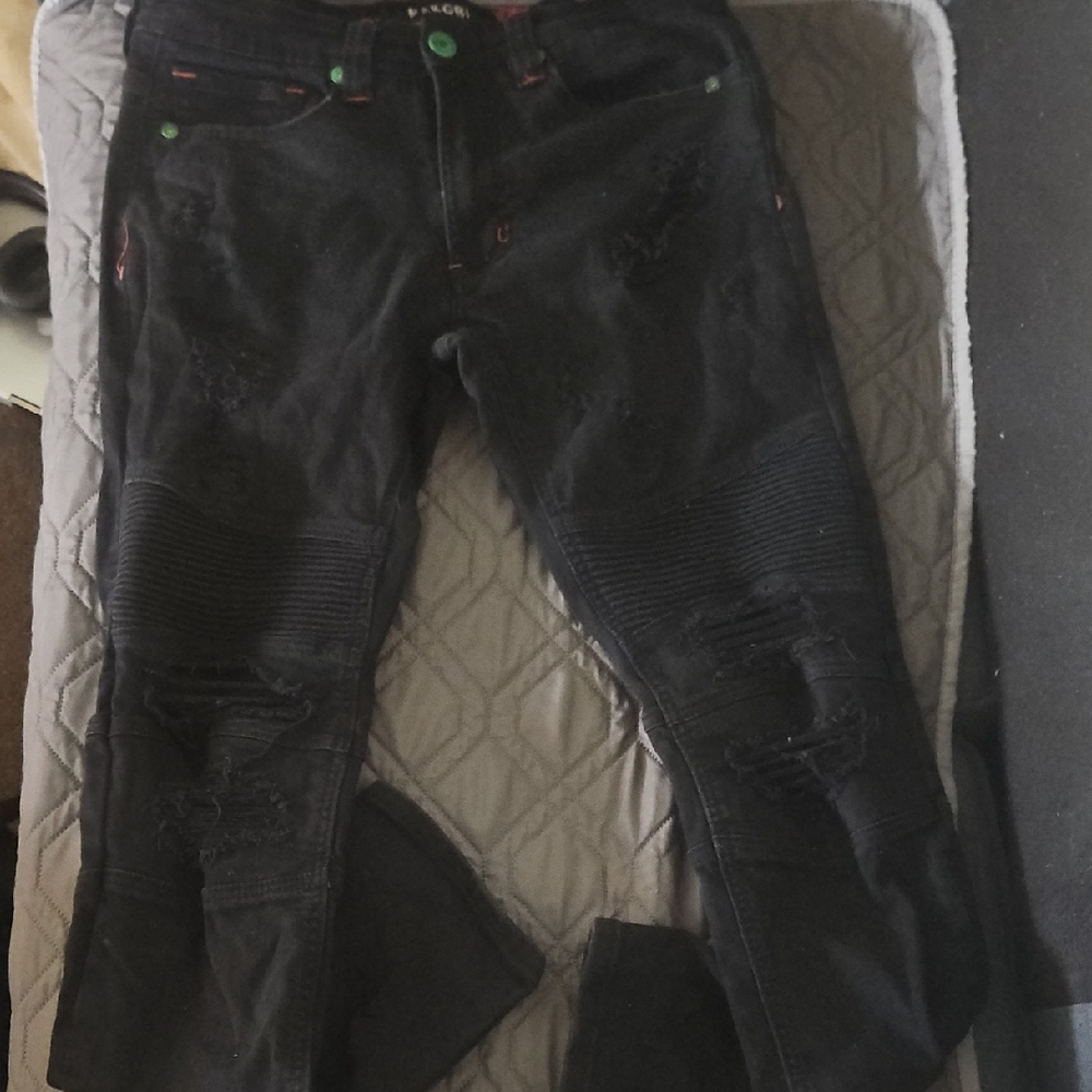 Black Skinny Jeans with Sleek Design